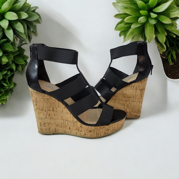 Steve Madden woman's size 9.5 5" platform heels with upper straps. Zip up backs. - Picture 1 of 6